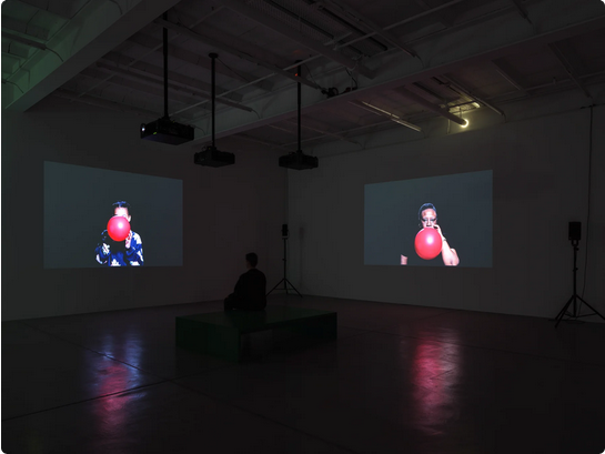 《雷文·查孔、貝琳達·卡澤姆-卡明斯基、奧斯卡·圖阿松》裝置作品群展 | Galerie Eva Presenhuber