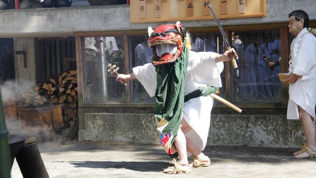 Yudate Lion Dance (Sengokuhara) | Hakone