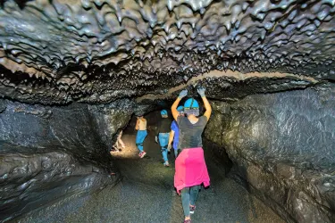 富爾奈斯火山熔岩隧道