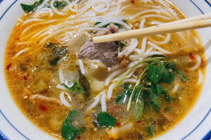 伍号勐混牛撒撇米线店(泼水广场店)