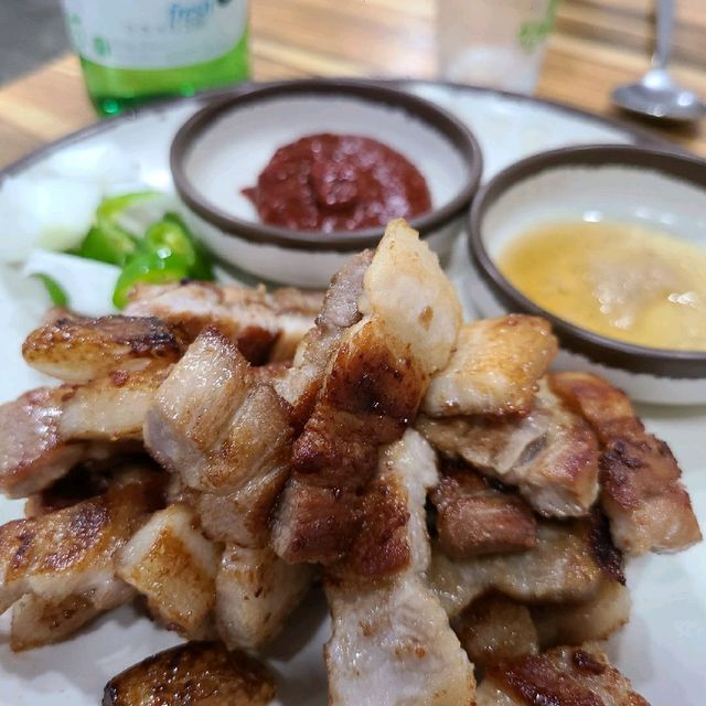 안주가 계속 나오는 밥술집이 있다?