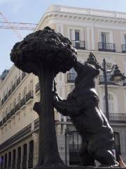 Statue de l'Ours et de l'Arbousier