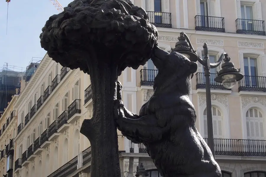 Statue de l'Ours et de l'Arbousier