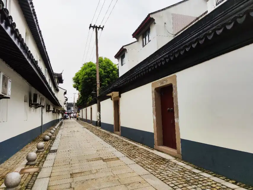 Hotels near Gunxiu Lane