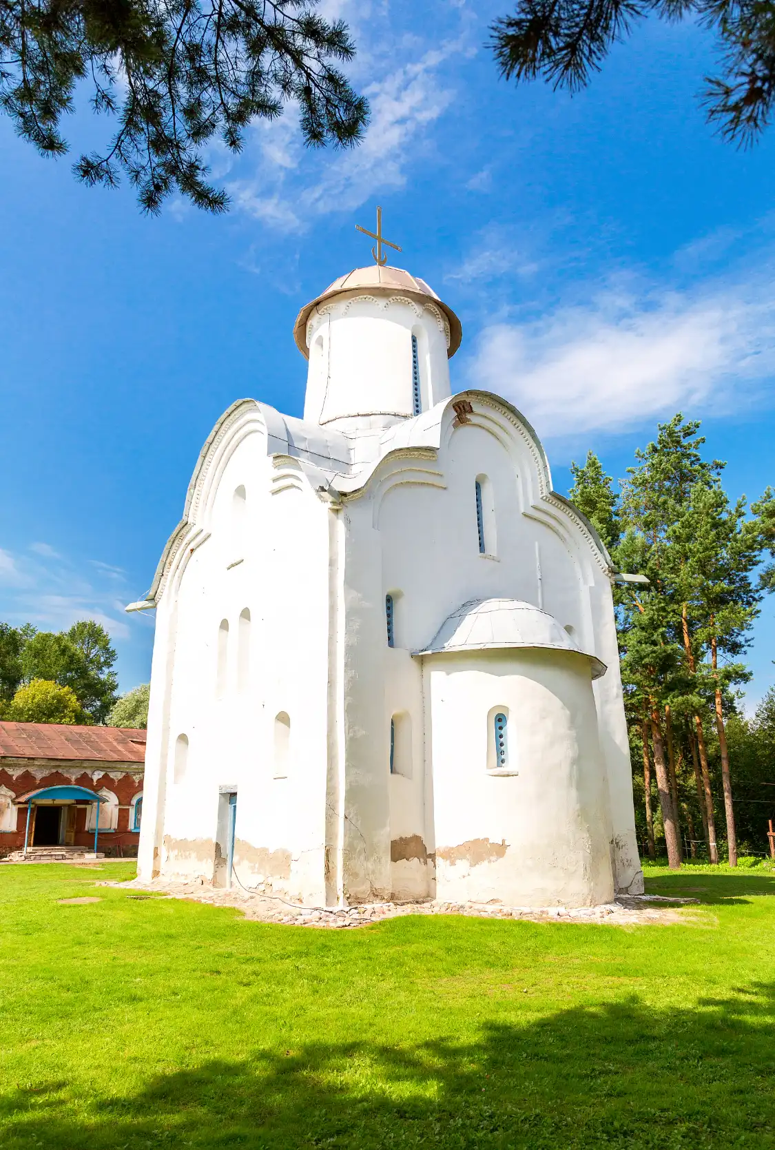 Hotels near Dmitriyevskiy Sobor