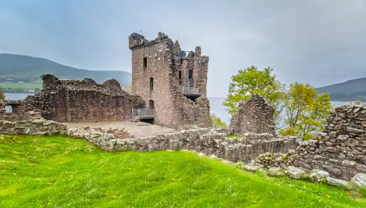 Hotels near Urquhart Castle