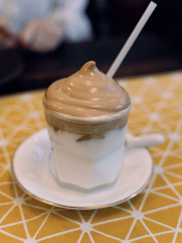 Shanghai’s Hidden Lane Coffee Shop