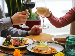 Showcase Restaurant & Bar