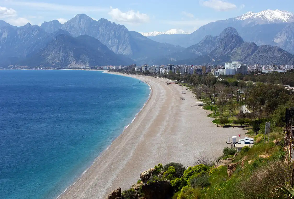 Hotels near Four Beach