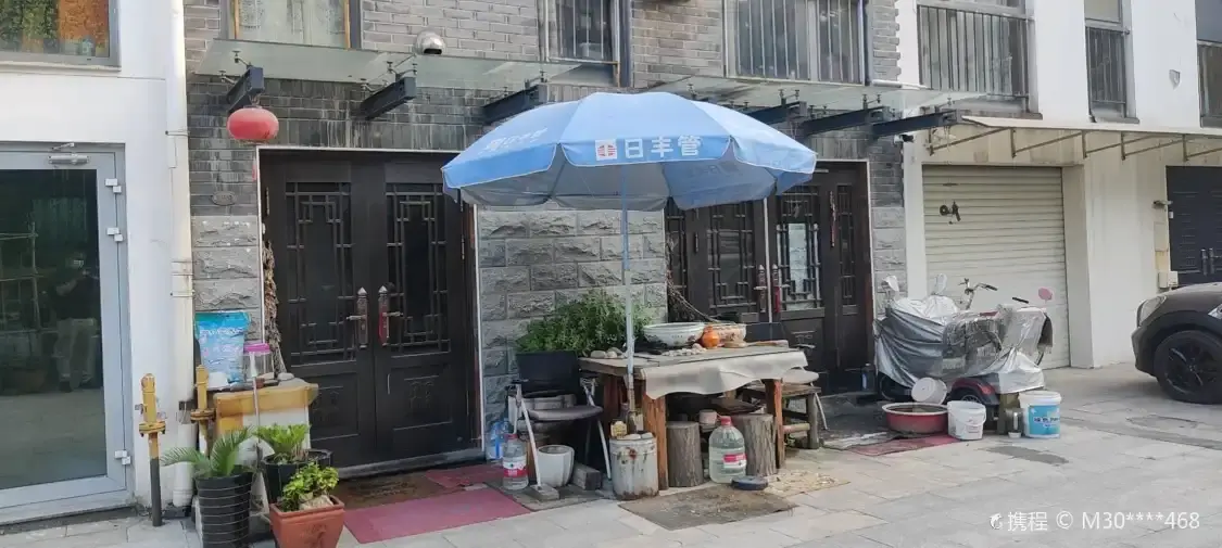 Hotels near Quanxiangge Qianbi Museum