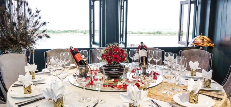 ELISA FLOATING RESTAURANT