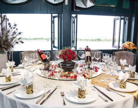Elisa Floating Restaurant