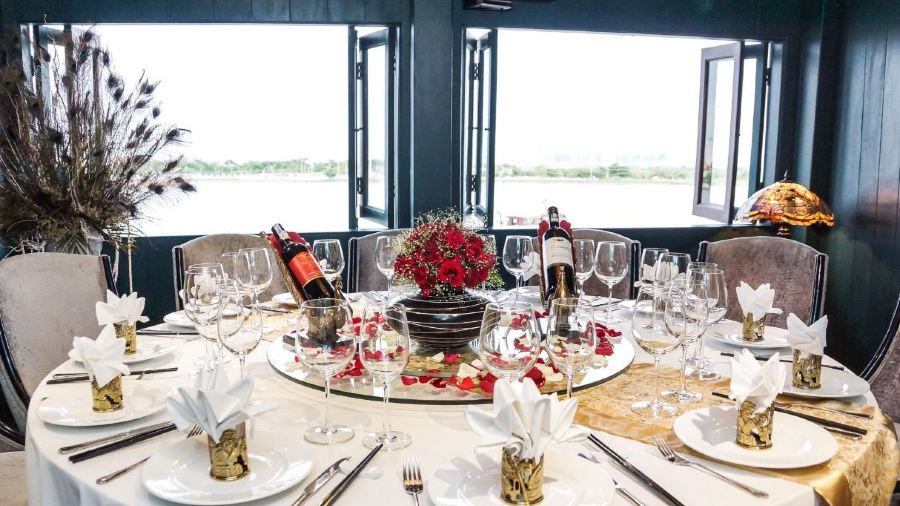 ELISA FLOATING RESTAURANT