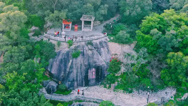 Hotels near Jiuri Mountain