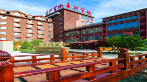 Changbaishan Dynasty Shrine Hot Spring Hotel attraction in Antu