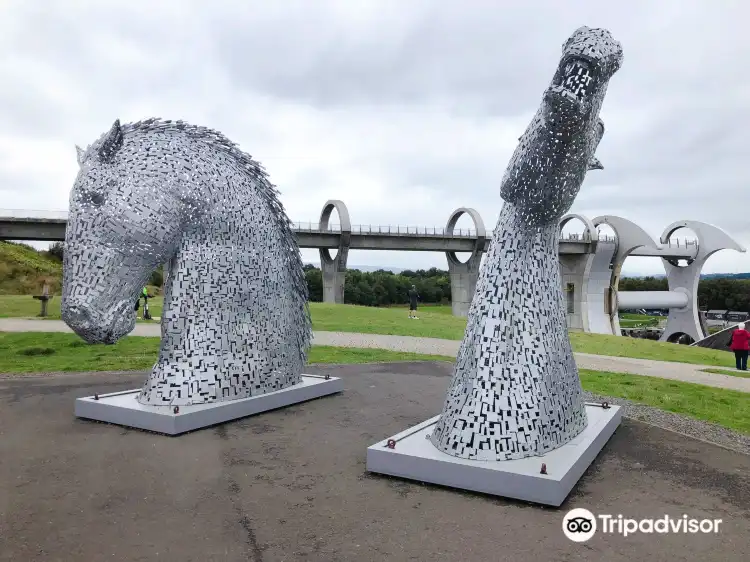 Hotels near The Kelpies