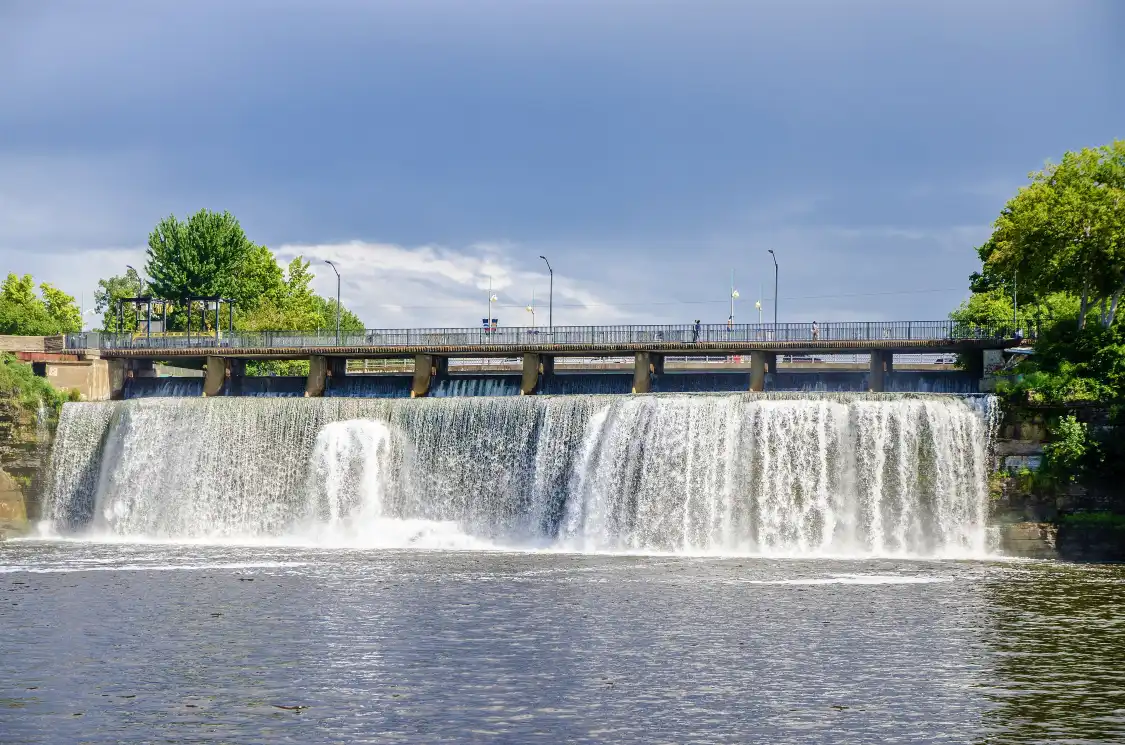 Hotels near Rideau Falls