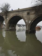 Fangsheng Bridge