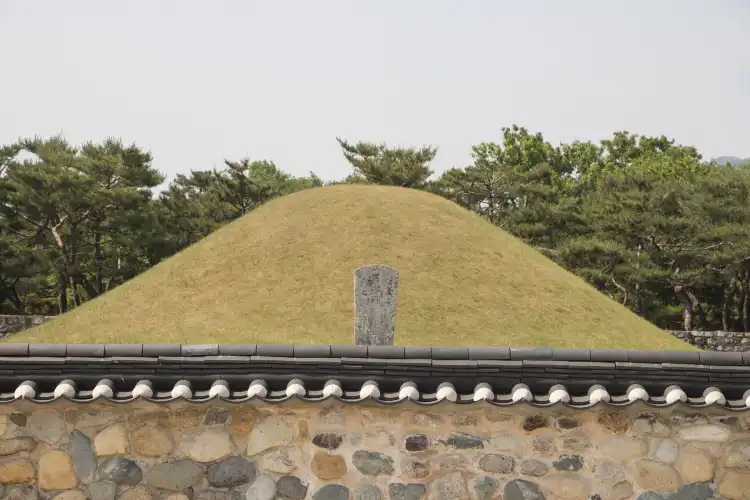 김해봉황동유적패총전시관 주변 호텔