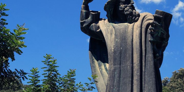 Estatua de Gregorio de Nin