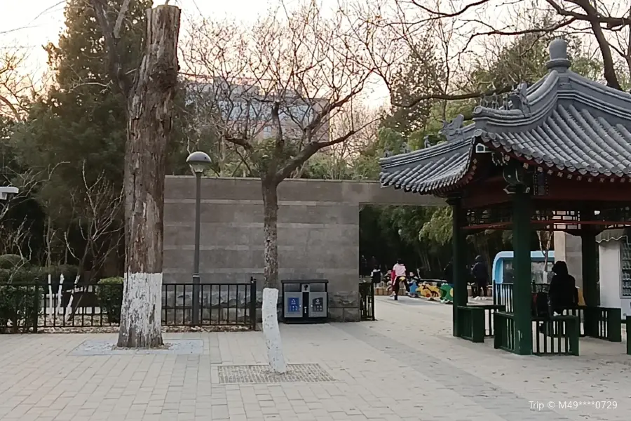 Nanlishi Road Park (South Gate)