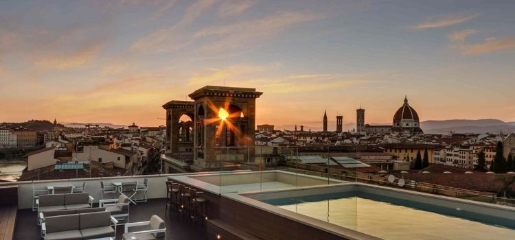 Empire Rooftop View American Bar & Pool