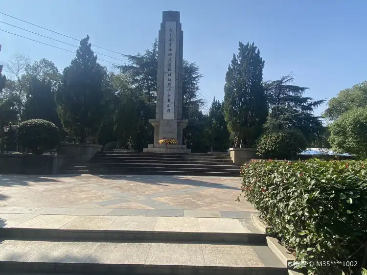 Hotels near Liantang People's Park