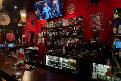 Six Cocktail Bar