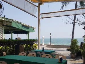 Baan Itsara Restaurant