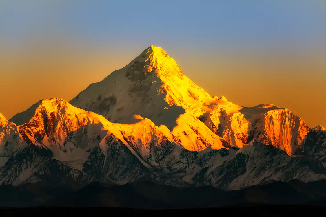 日照金山附近的飯店