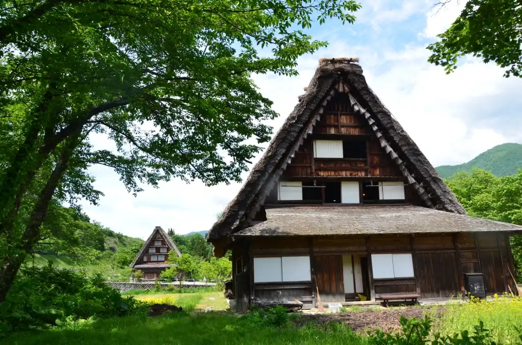 Hotels near Gassho-zukuri Minkaen