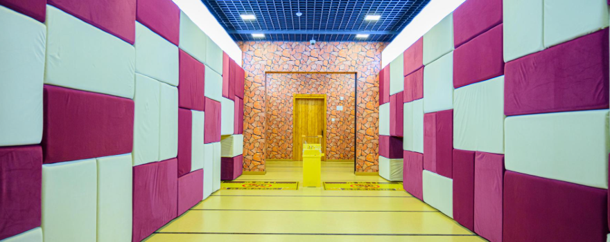 Crazy Maze (Guangzhou Experience Center)