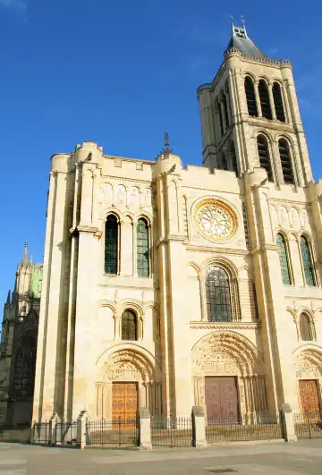 Hotels near Basilica Cathedral of Saint Denis