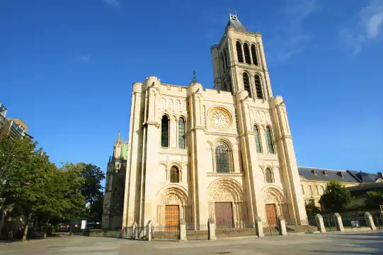 Hotels near Basilica Cathedral of Saint Denis