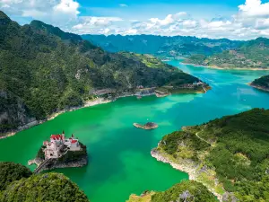 Wanfeng Lake
