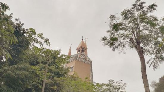 听说是深圳最漂亮的天主教教堂，所以就过来看了，果不其然，教堂