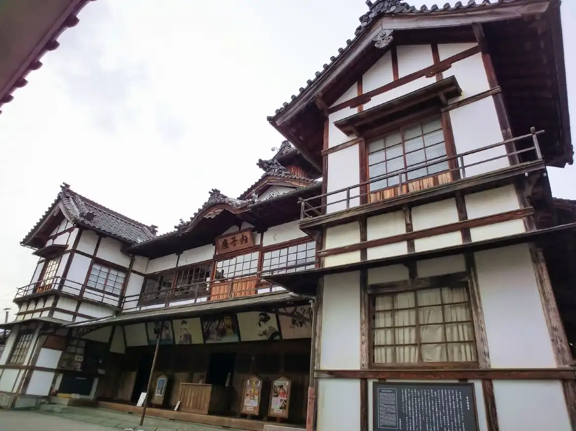 Hotels near Uchiko-za