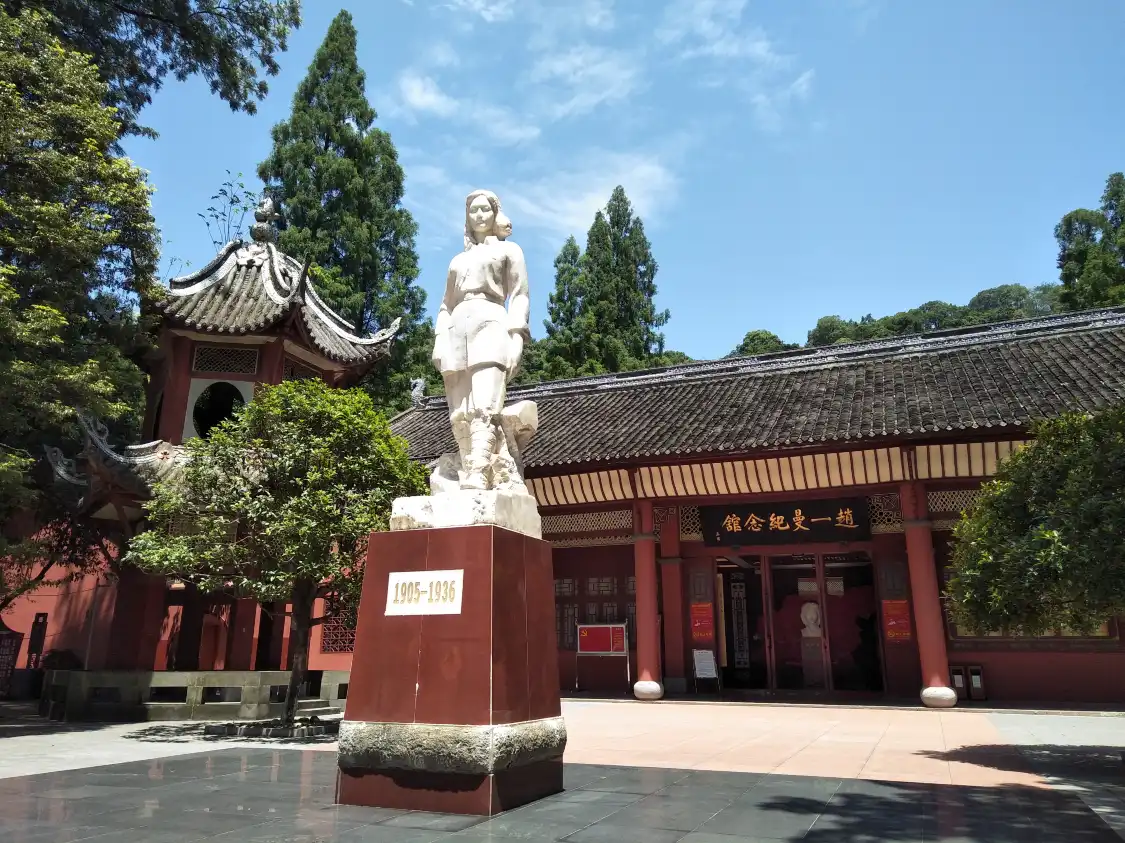 Hotels near Zhaoyiman Memorial Hall