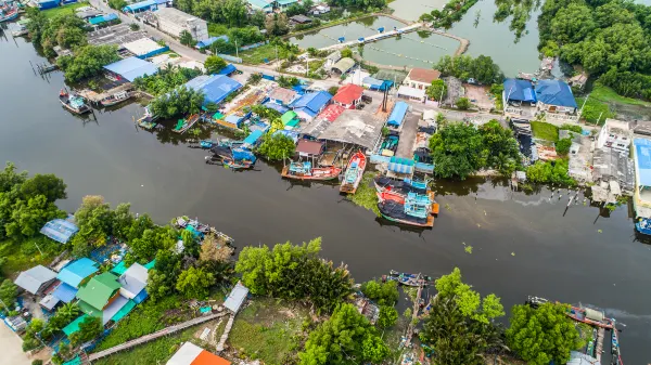 Flug nach Amphoe Mueang Nakhon Phanom