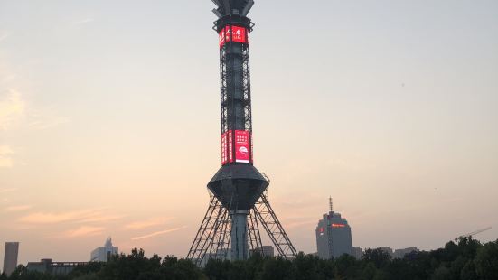 石家庄电视塔坐落于河北省石家庄市裕华区世纪公园内，与石家庄广