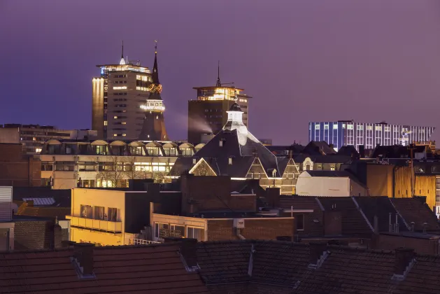 Hotels in Maasmechelen With Parking