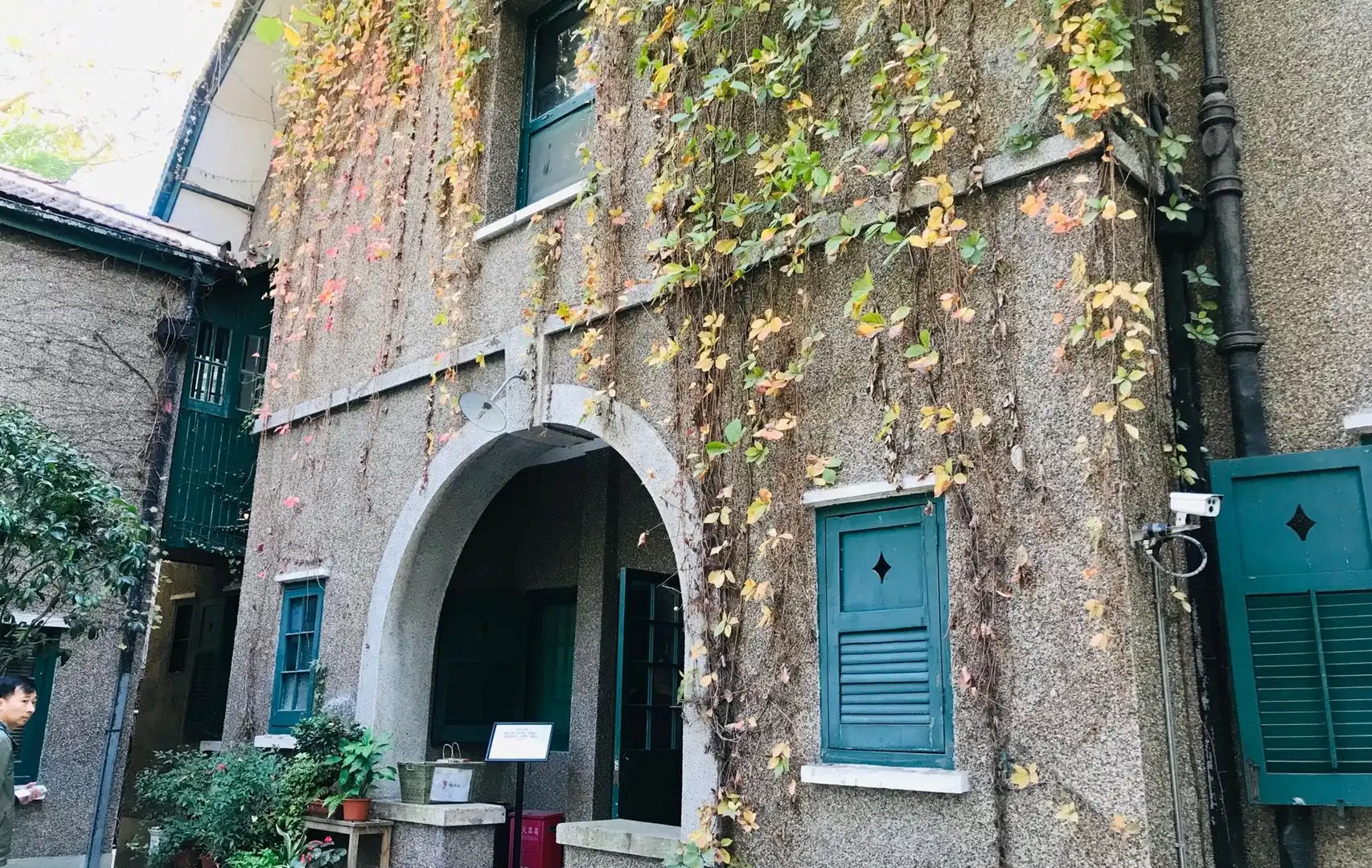 Các khách sạn gần Former Residence of Ba Jin