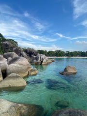 Pantai Laskar Pelangi