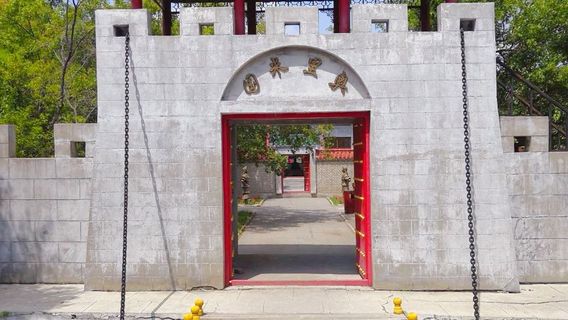 North China Ethnic Park, Crescent Lake