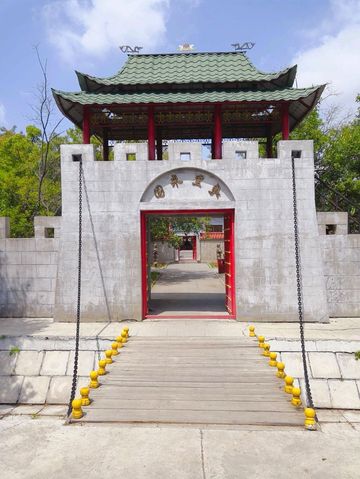 North China Ethnic Park, Crescent Lake