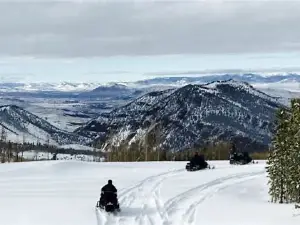 High Country Snowmobile Tours - Heeney Outpost