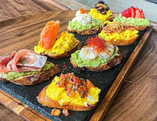 Ellipsis Cafe & Lounge