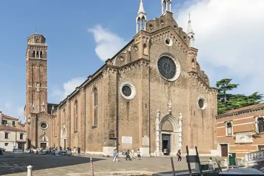 Hotels near سانتا ماريا جلوريوسا دي فراري