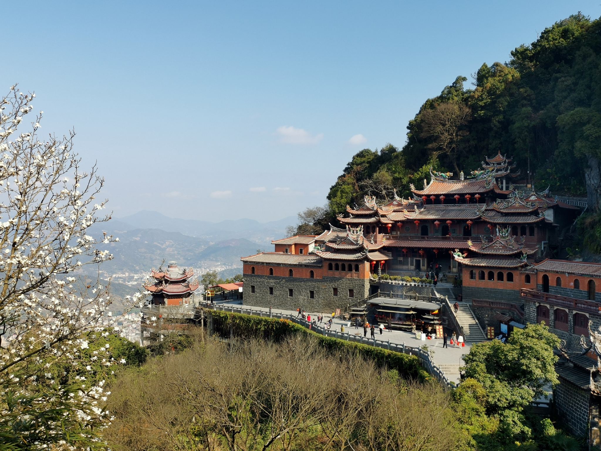 Private group tour from Xiamen to Anxi County, Quanzhou, including Qingshuiyan Ancestral Temple and Tea Capital.