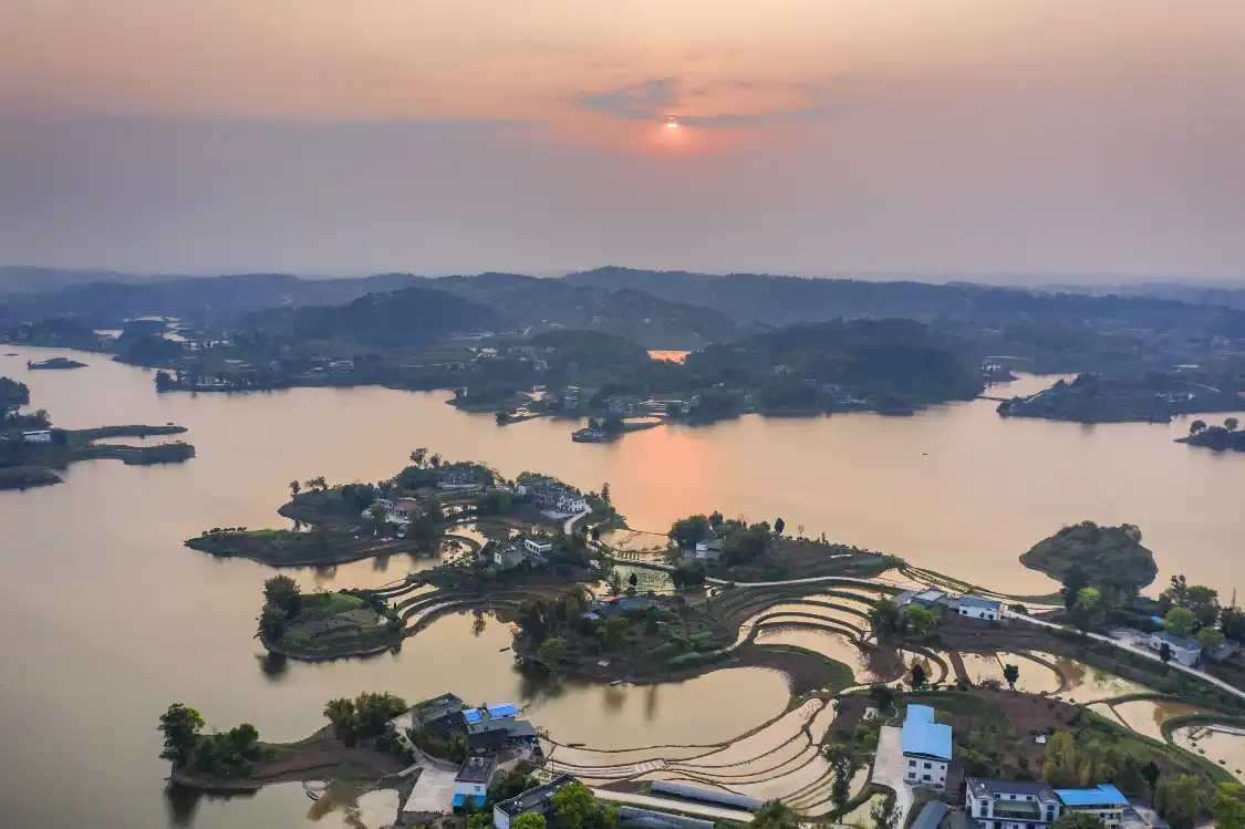 Hotels near Yulong Lake Scenic Area